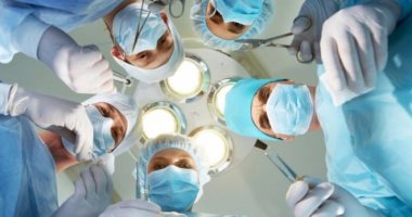 تطوير آلة حاسبة على الإنترنت لتقييم مخاطر العمليات الجراحية قبل إجرائها