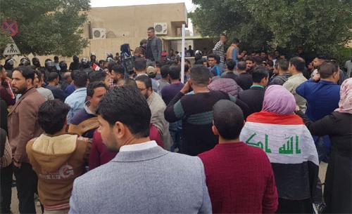 تظاهرة لأجراء الصحة في ذي قار تطالب بتحويلهم الى عقود