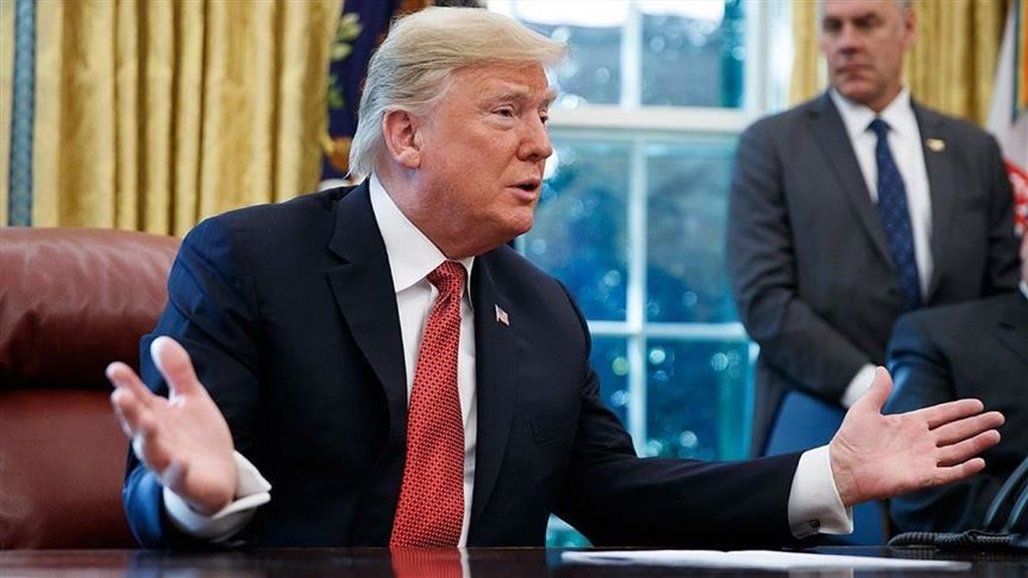 ترامب يقترح إلقاء قنابل نووية على الأعاصير