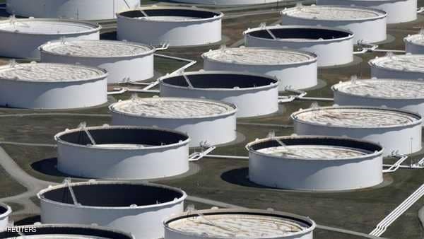 النفط يتراجع مع زيادة المخزونات الأميركية