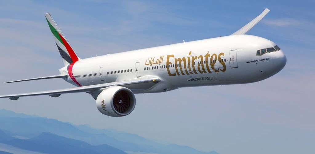 مطارات دبي: تحويل مسار رحلتين للاشتباه بنشاط طائرة مسيرة