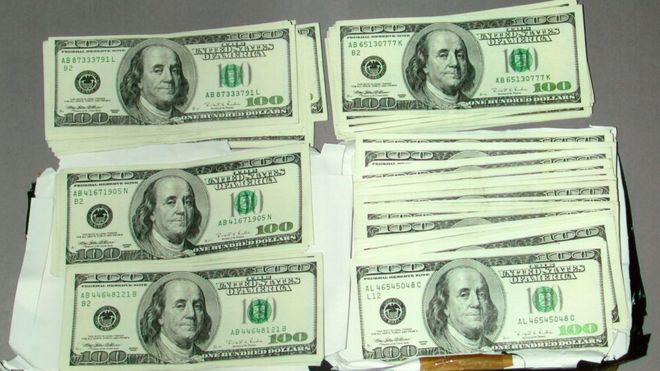 تعرف على أسعار صرف الدولار أمام الدينار في العراق