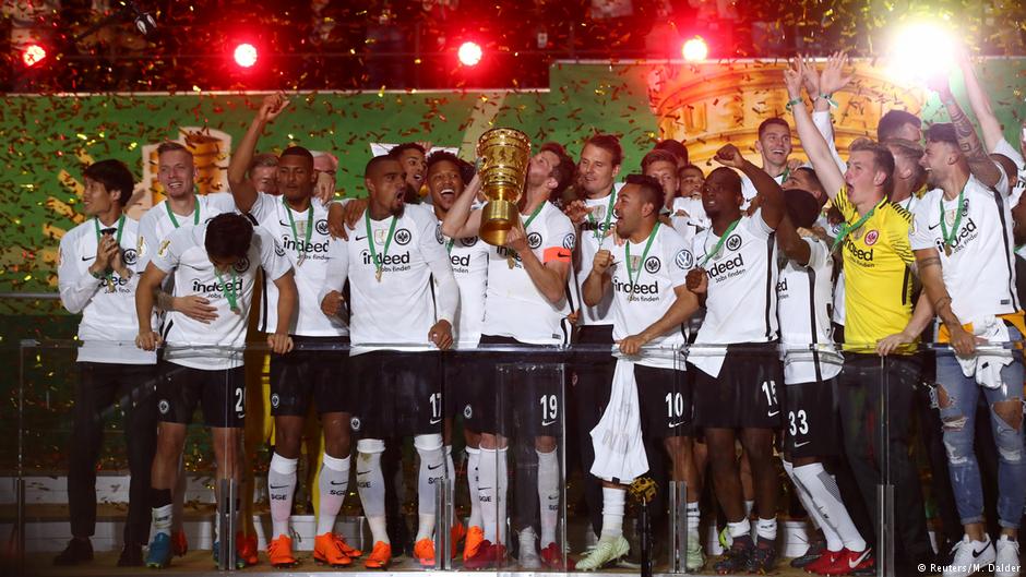 فرانكفورت يسقط بايرن ويتوج بلقب كأس ألمانيا