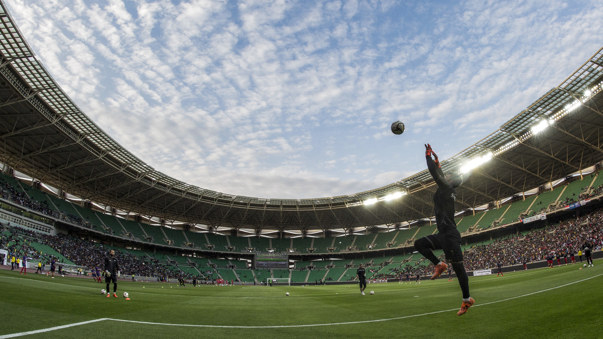 اليوم.. قمة كروية في غرب آسيا تجمع العراق وسوريا