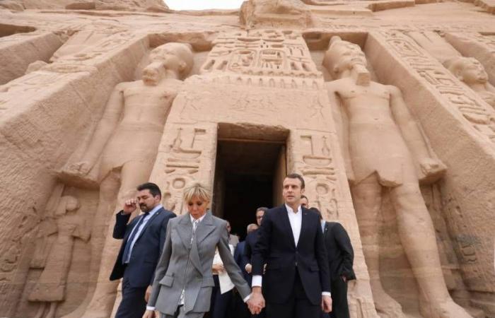 ماكرون يستهل زيارته الأولى لمصر من معبد أبو سمبل