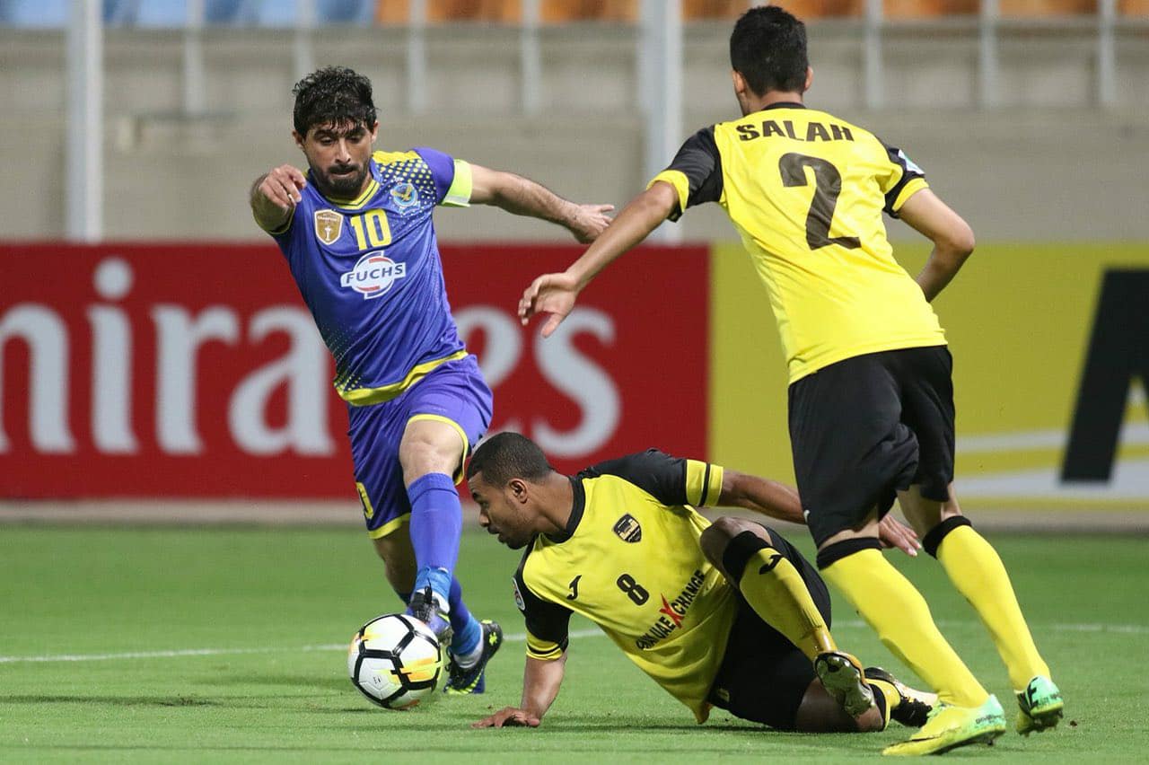 اليوم.. النوارس والصقور يبحثان عن الصدارة من بوابة العهد والجزيرة