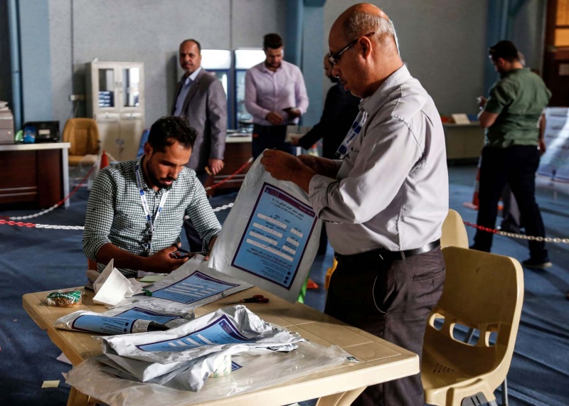 صحيفة: شبهات التلاعب بنتائج الانتخابات العراقية أدخلت البلاد في مأزق سياسي وقانوني