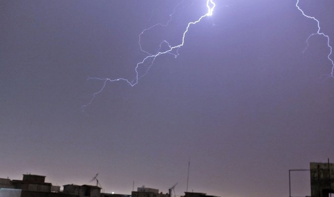 عواصف رعدية وأمطار غزيرة في ذي قار