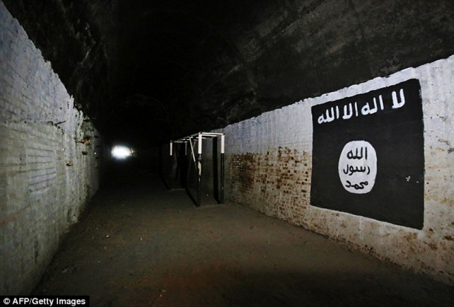 العثور على 5 انفاق لداعش وعدد من الصواريخ والاعتدة الخفيفة شمال الموصل