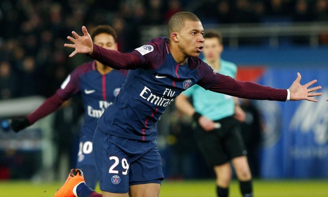 مبابي يسجل ثنائية ويقود انتفاضة سان جيرمان أمام جانجون