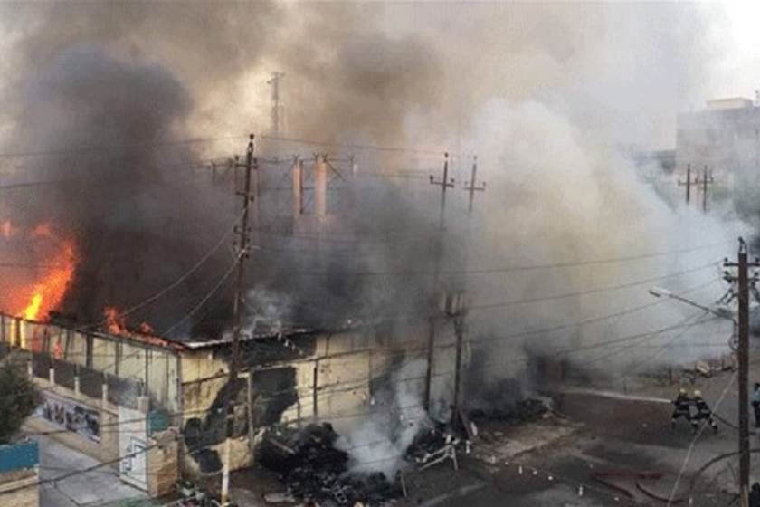 الدفاع المدني يكافح حريقا داخل عدد من المحال التجارية في الشورجة