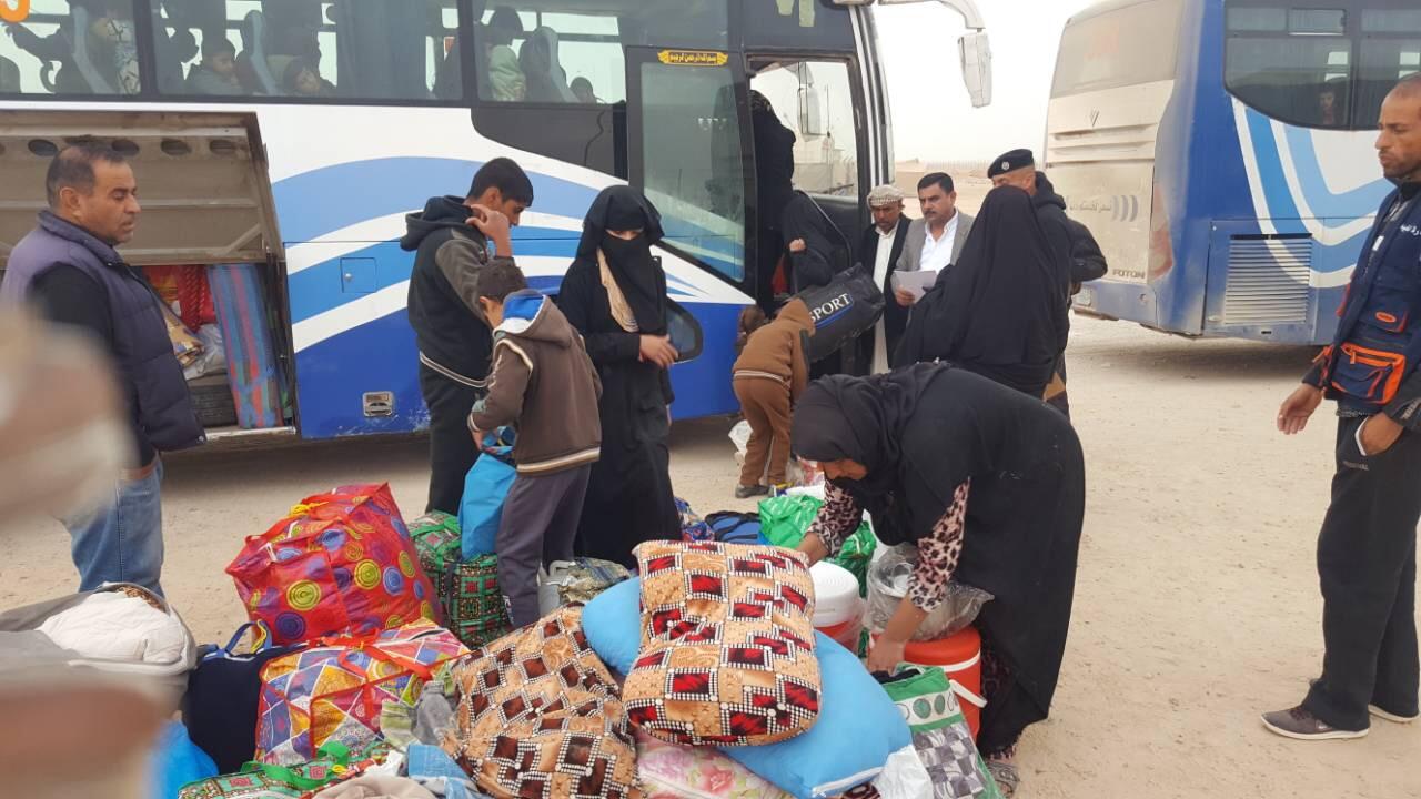 اعادة 37 عائلة من المخيمات الى مناطق سكناهم في القائم