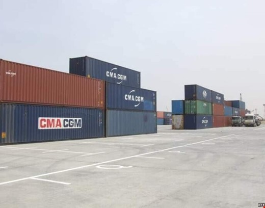 الجمارك توضح حقيقة احتجازها 13 حاوية للكتب في ميناء أم قصر