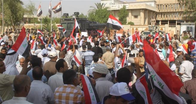 متظاهرو ذي قار يجددون مطالبتهم بمحاسبة الفاسدين ومنع ترشحهم للانتخابات