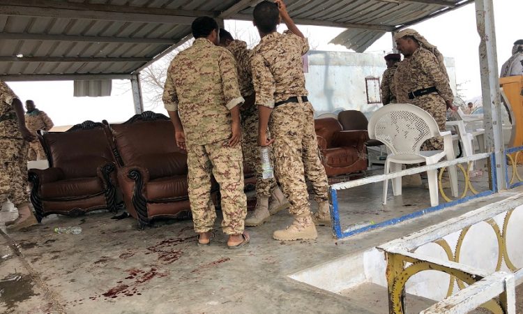 وفاة قائد عسكري يمني متأثرا بجراحه بعد هجوم العند