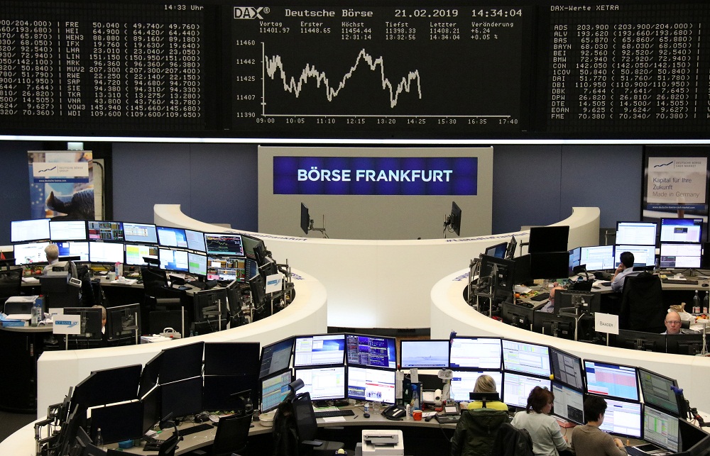 أسهم أوروبا تتراجع مع انخفاض بي.بي وتصاعد توترات التجارة مجددا