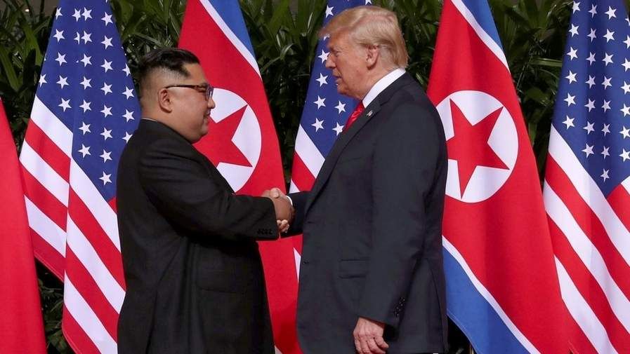 ترامب يثني على إمكانات كوريا الشمالية “الرائعة” قبل قمته مع كيم
