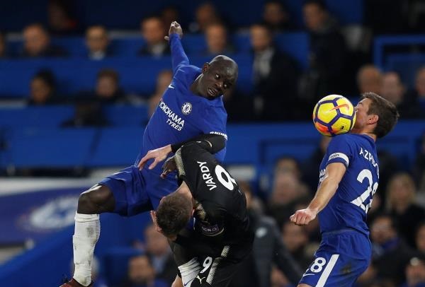 ليستر سيتي يقدم هدية لليفربول بالتعادل مع تشيلسي