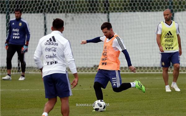 بالصور: ميسي يخطف الأنظار في تدريبات الأرجنتين