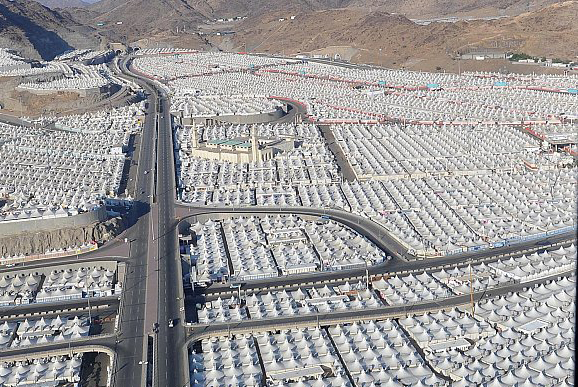 ضيوف الرحمن يبدأون أول مناسك الحج