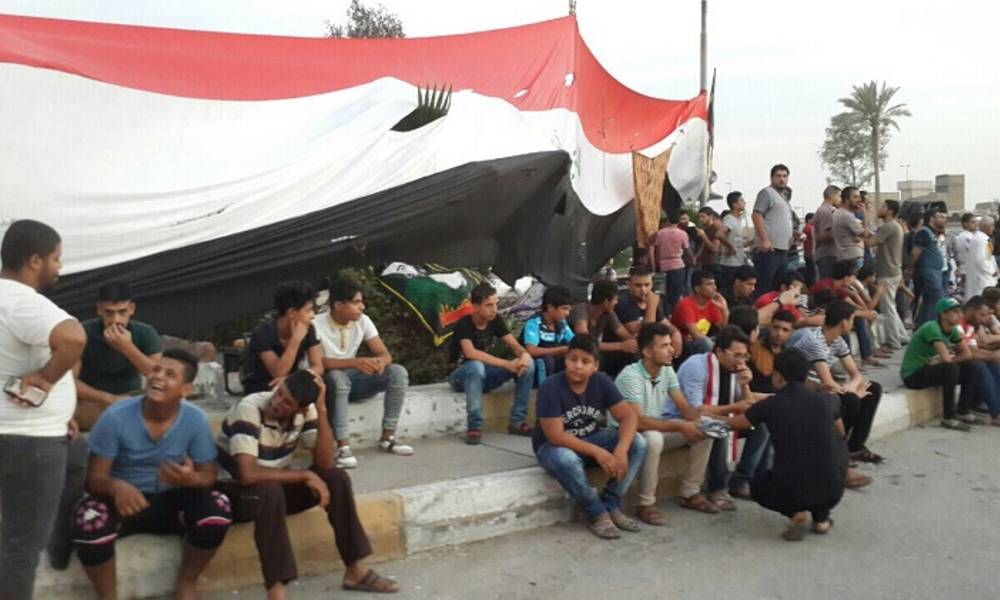 متظاهرون يقطعون طريق منفذ مندلي الحدودي مع إيران احتجاجا على نقص الخدمات