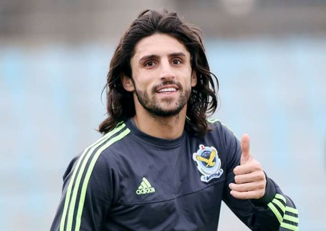 القوة الجوية يتمسك بخدمات همام طارق