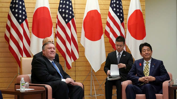 بومبيو وآبي يبحثان في نزع السلاح النووي عن شبه الجزيرة الكورية