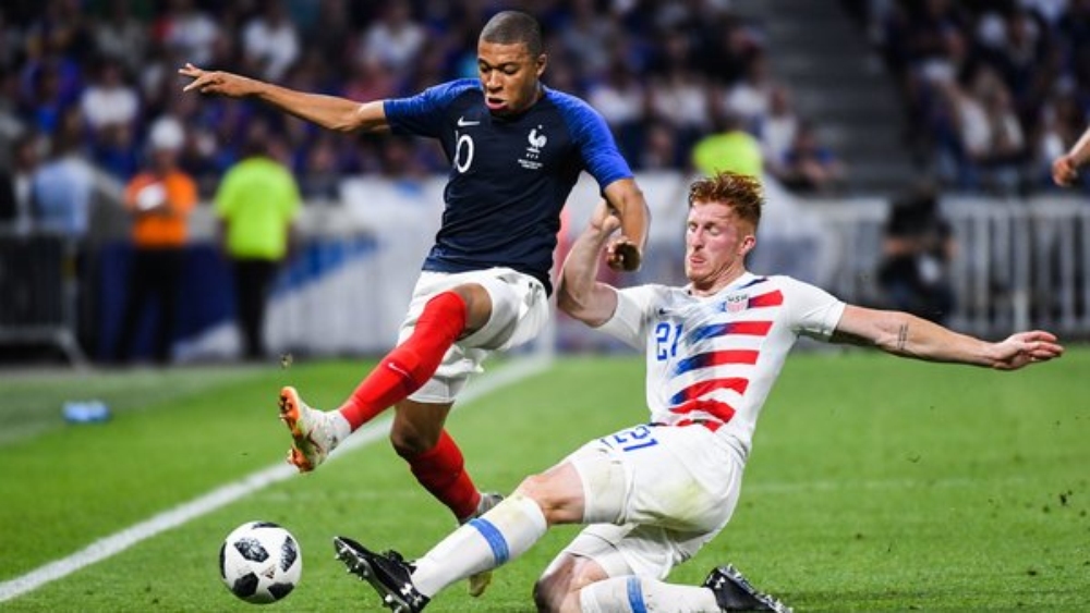 مبابي يتألق مجددا في تعادل فرنسا 1-1 مع أمريكا وإصابة جيرو