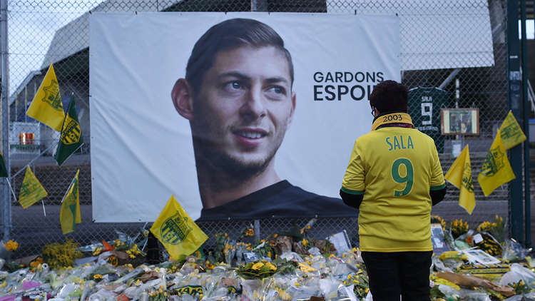 هيئة تحقيق: انتشال جثة من حطام طائرة اللاعب إيميليانو سالا