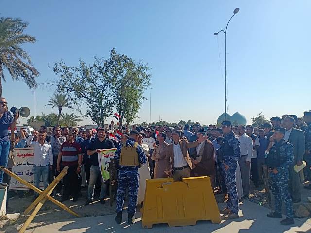 موظفو عقود الموارد المائية يتظاهرون في بغداد للمطالبة بصرف رواتبهم