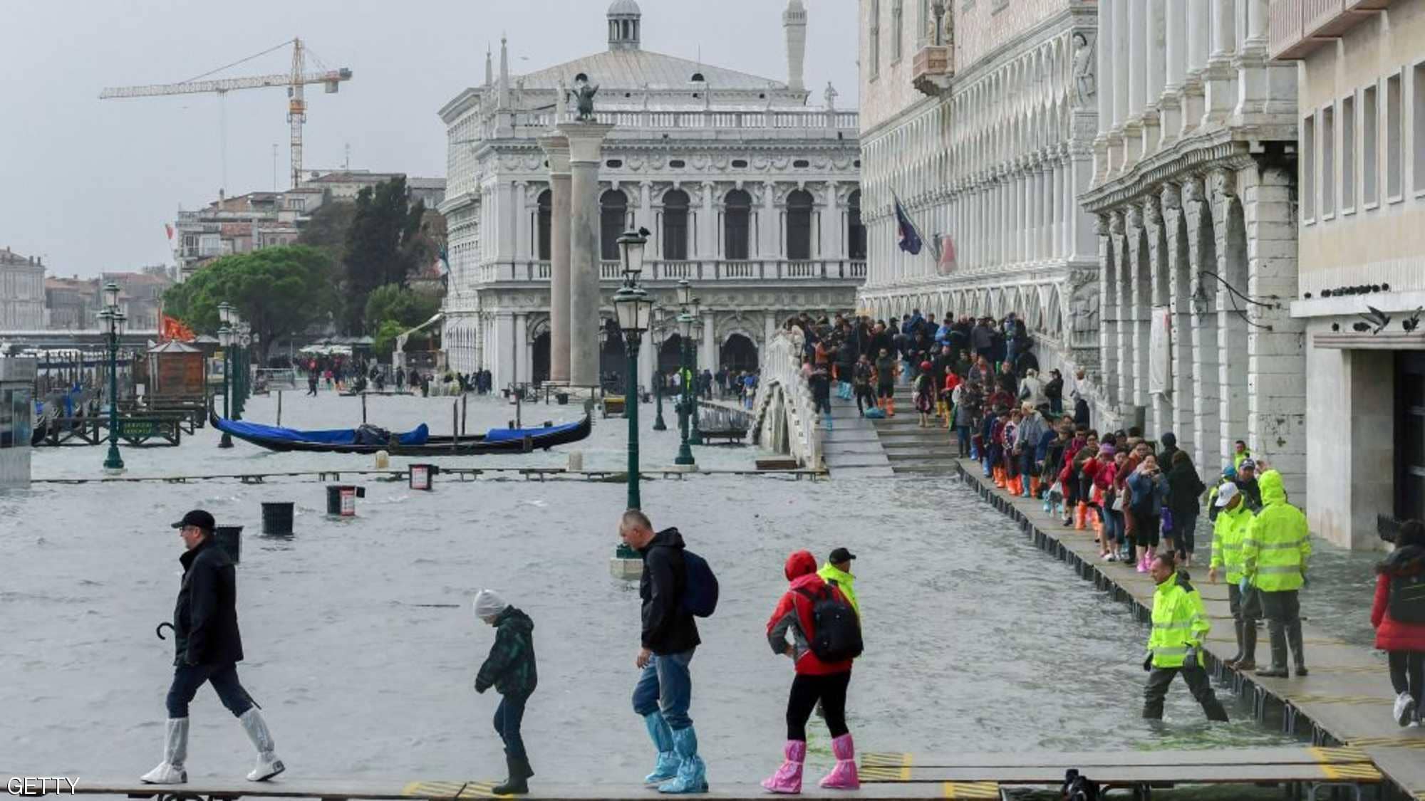 فينيسيا تغرق بفيضان “تاريخي”