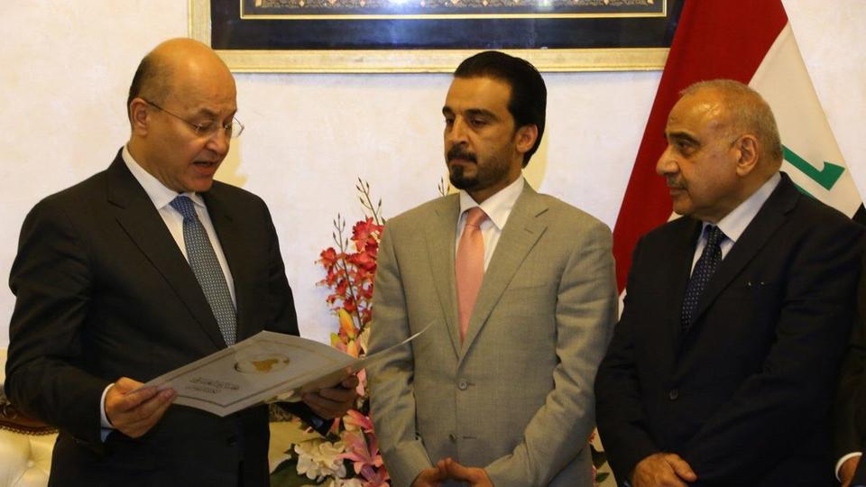 تقرير: صفقة الرئاسات الثلاث في العراق.. خفايا حماية الفاسدين وطي ملفات “رؤوس كبار”