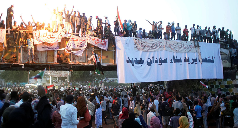 تلفزيون السودان يبث موسيقى عسكرية ويعلن بيانا مهما للقوات المسلحة بعد قليل