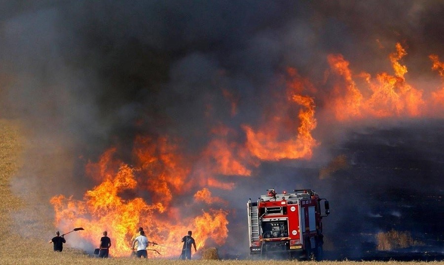 إخلاء العوائل بسبب حرائق في المناطق الزراعية غربي نينوى