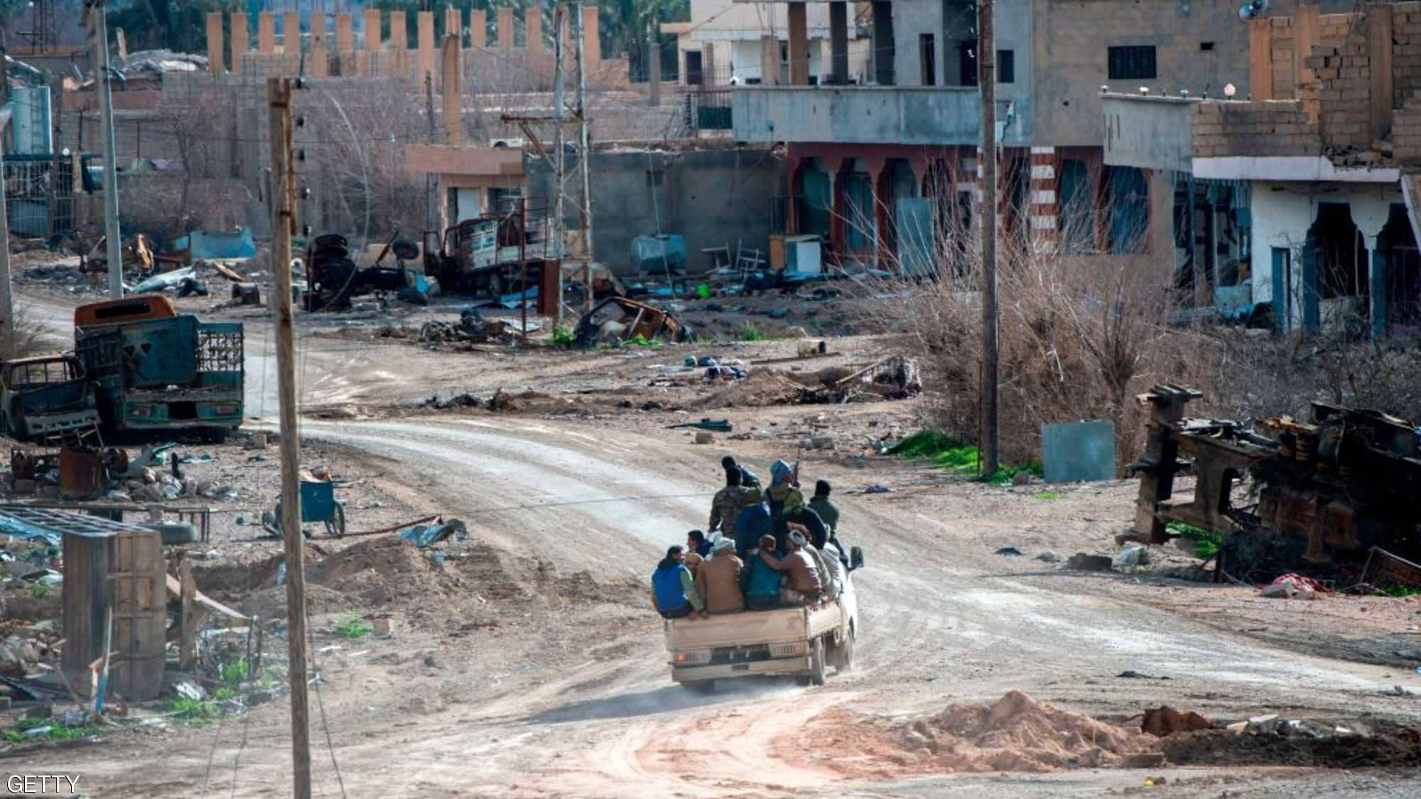 قوات سوريا الديمقراطية: شاحنات تنقل مدنيين من آخر معقل لداعش بسوريا