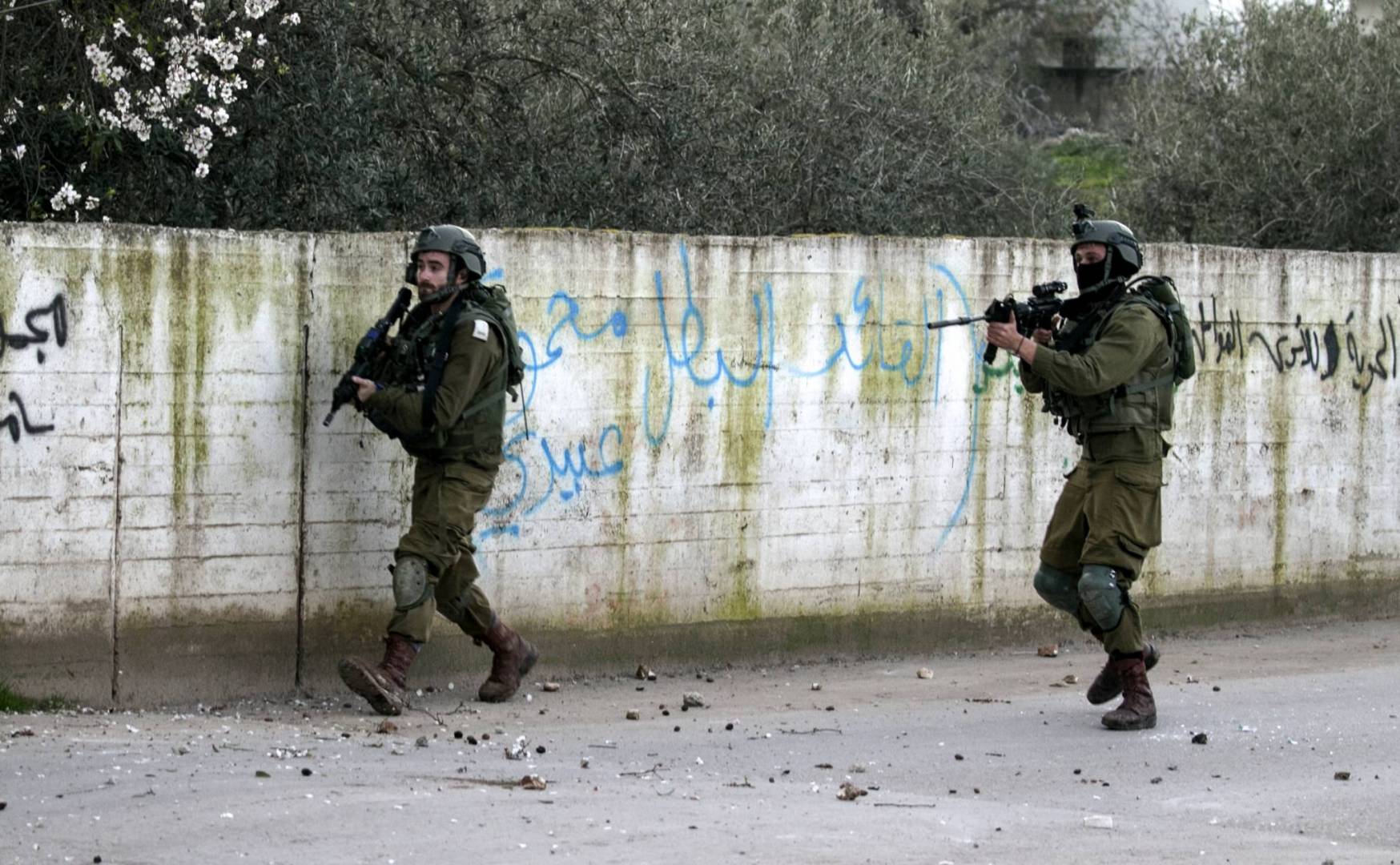 إسرائيل تقول إن جنديا قُتل طعنا في هجوم فلسطيني بالضفة الغربية