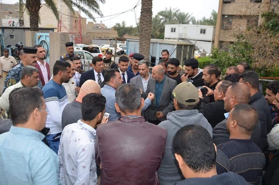 العشرات من موظفي عقود كهرباء واسط يتظاهرون للمطالبة بتثبيتهم على الملاك