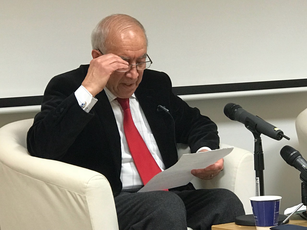 د.محمد علي زيني : عائدات النفط الهائلة يقابلها خراب في جميع المفاصل