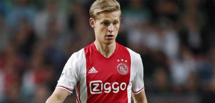 دي يونج يترك باب الرحيل مفتوحا إلى باريس وبرشلونة