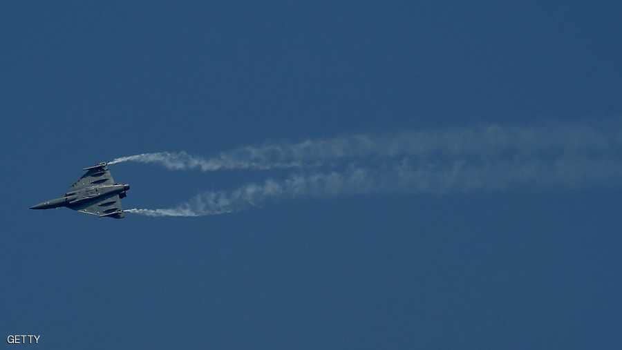 الجيش الباكستاني يسقط مقاتلتين هنديتين ويأسر طيارا