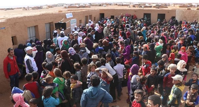 الاف السوريين يغادرون مناطق سيطرة الجيش الأمريكي شرق الفرات