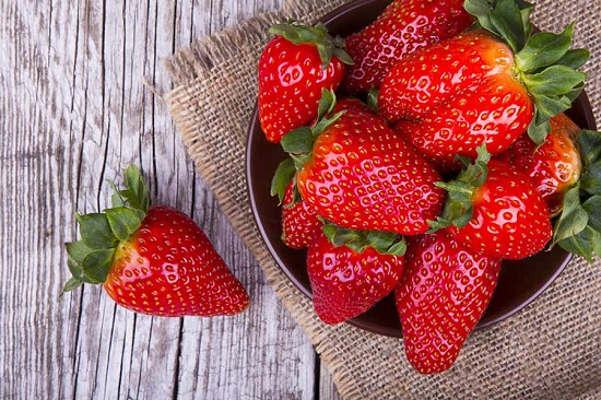 الفراولة تحافظ على شباب قلبك وبشرتك