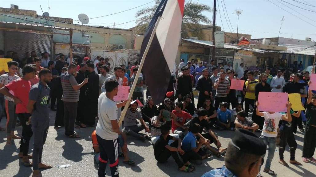 المئات يتظاهرون في ذي قار حاملين ثلاثة مطالب