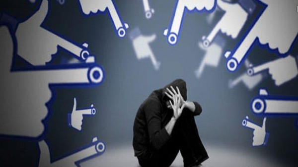 تحذير بريطاني صادم: شبكات التواصل تُحول الأطفال لمجرمين