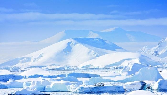 علماء يبحثون بين الجليد عن مقومات الحياة