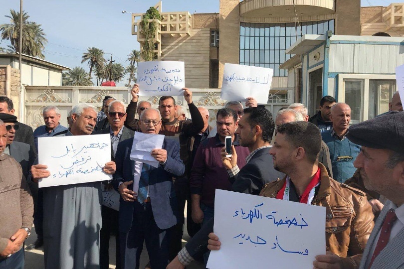 اهالي قضاء المسيب يتظاهرون احتجاجا على تقليص ساعات تجهيز الكهرباء