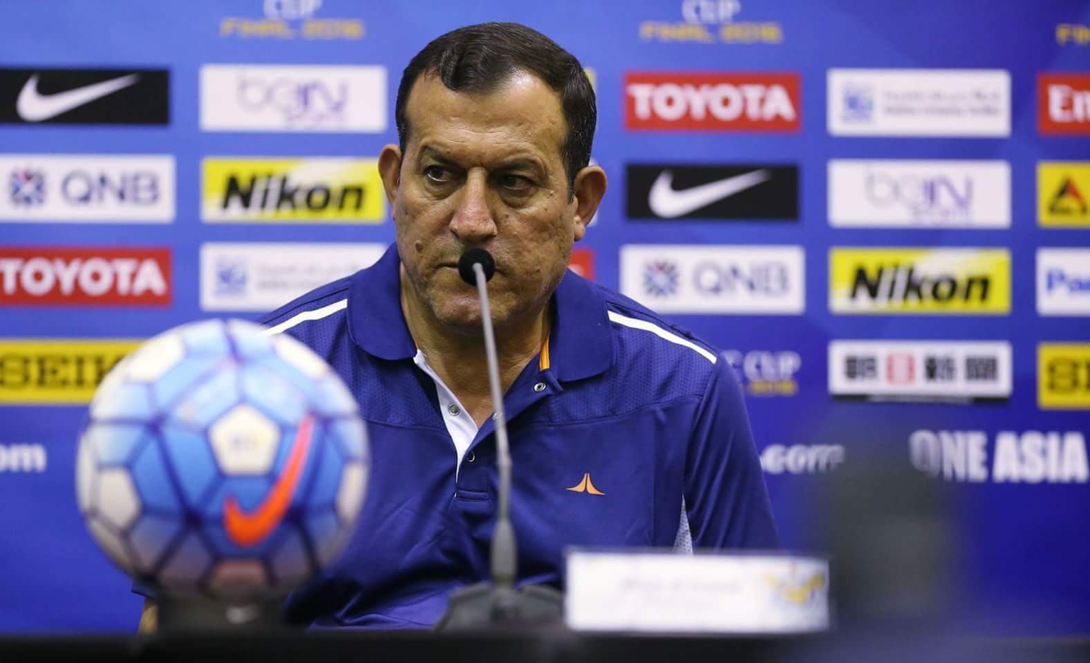 اتحاد الكرة يجدد عقد باسم قاسم