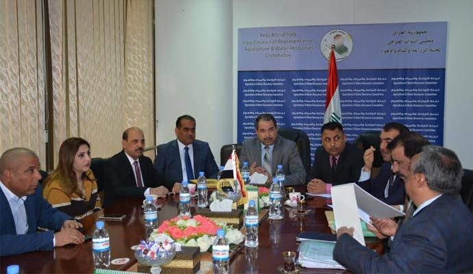 الزراعة النيابية تحذر من محاولات مدير المصرف الزراعي “الهارب” للحصول على اللجوء