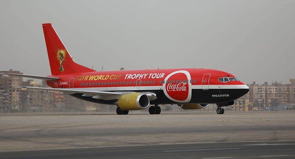 كأس العالم يصل إلى مصر برفقة نجم كرة عالمي… والسيسي يستقبله في مقر الرئاسة