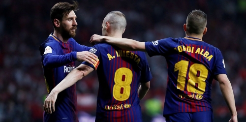 برشلونة يختتم الدوري الاسباني بانتصار ودموع إنييستا